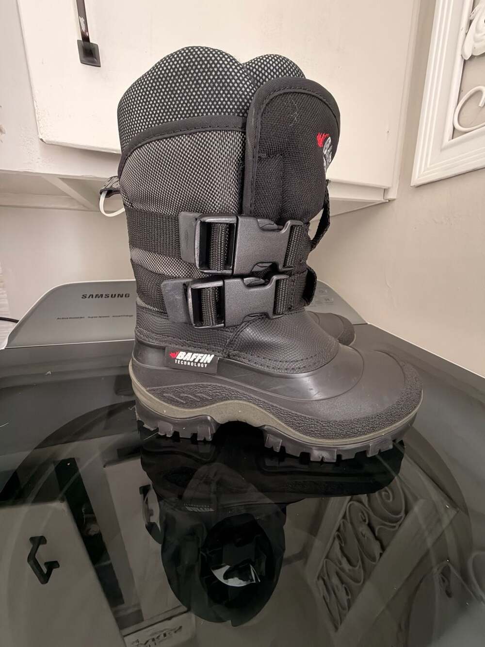Baffin Winter Boots Size 3 Youth Black Snow Weather